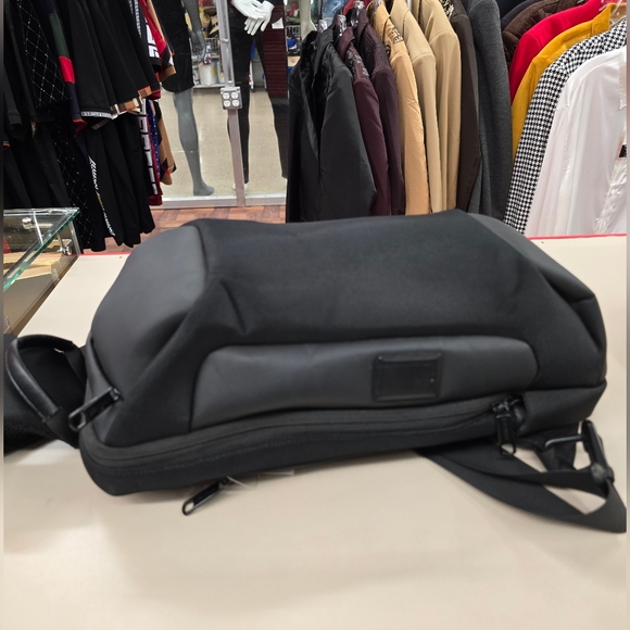 SLIN SHOULDER BACKPACK FOR MEN OR WOMEN TRAVEL CROSSBODY - Picture 2 of 6